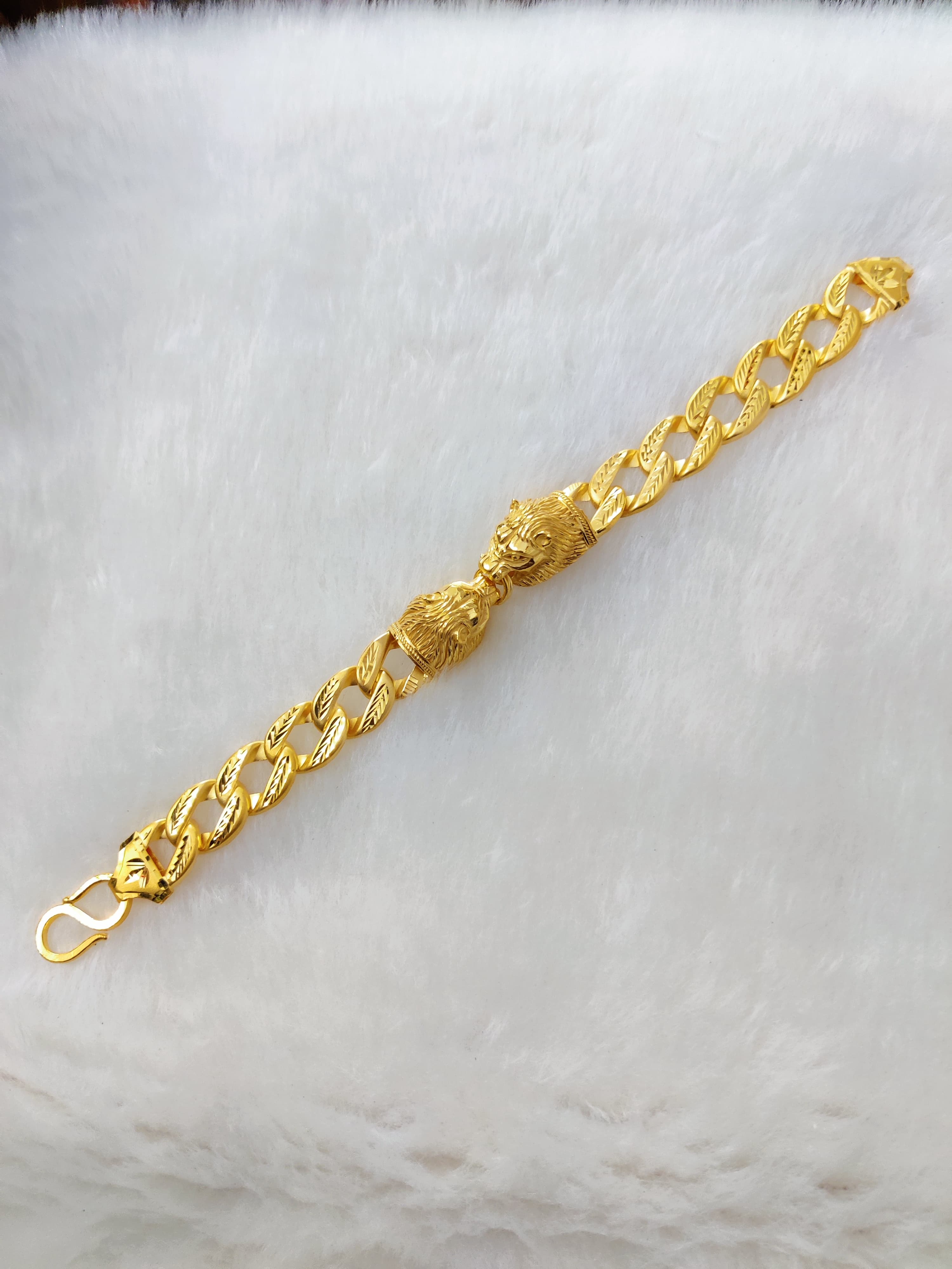 916 Gold Fancy Lion Face Braclet