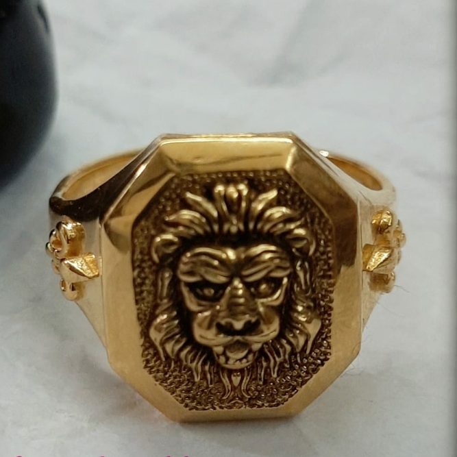 916 Gold Fancy Gent's Lione Face Ring