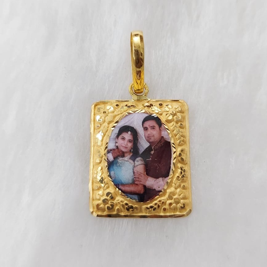 916 Gold Fancy Photo Mina Pendant