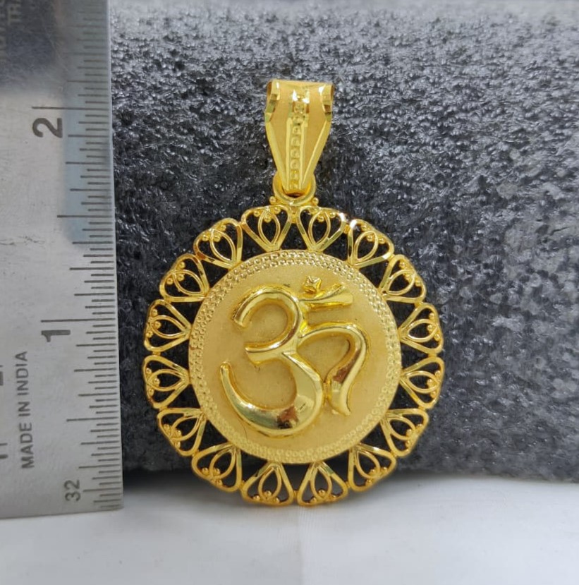 916 Gold Fancy Om Pendant