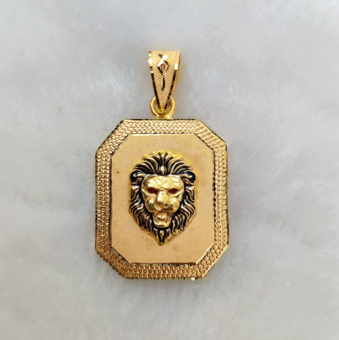 916 Gold Fancy Lion Face Pendant