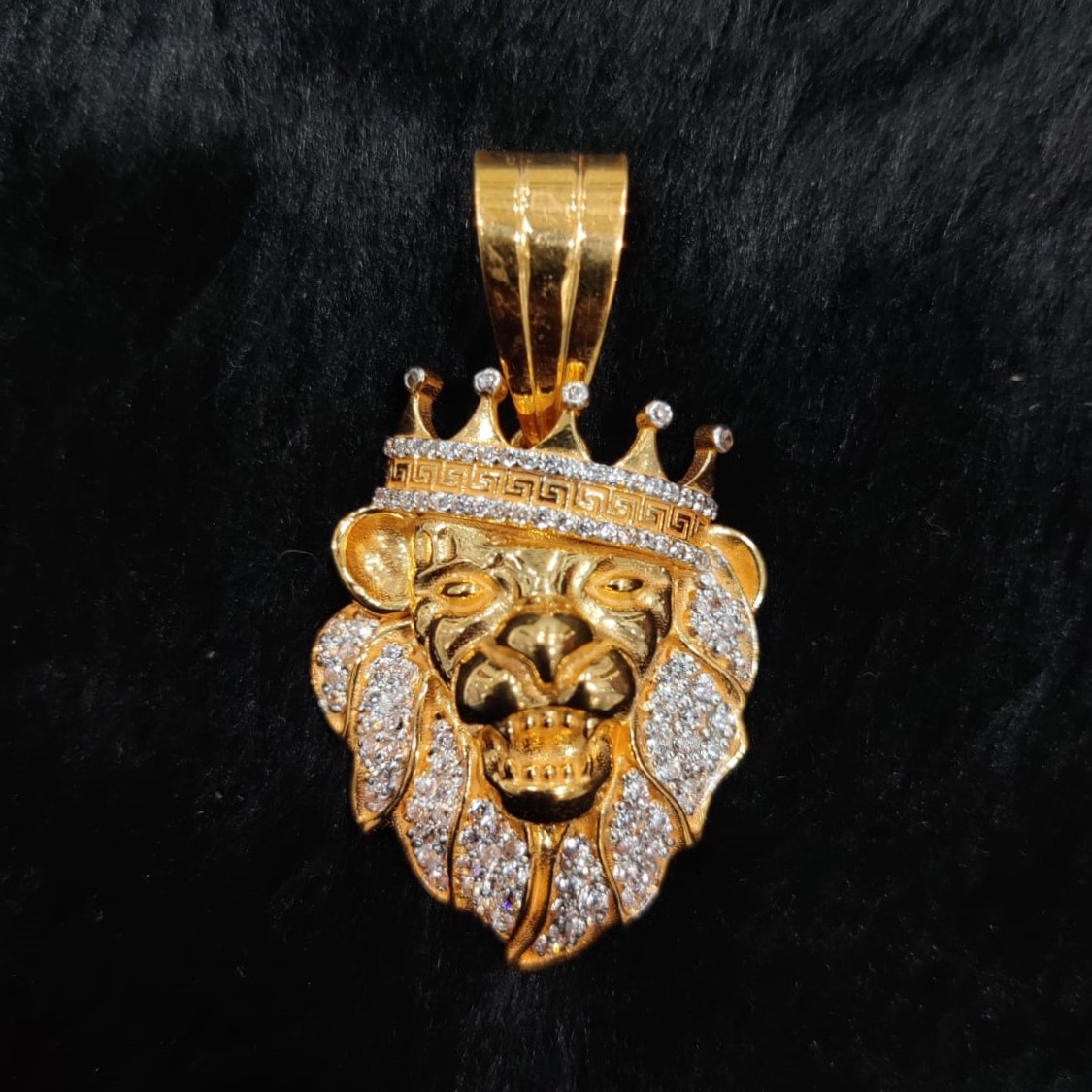 916 Gold Fancy Lion Face Pendant