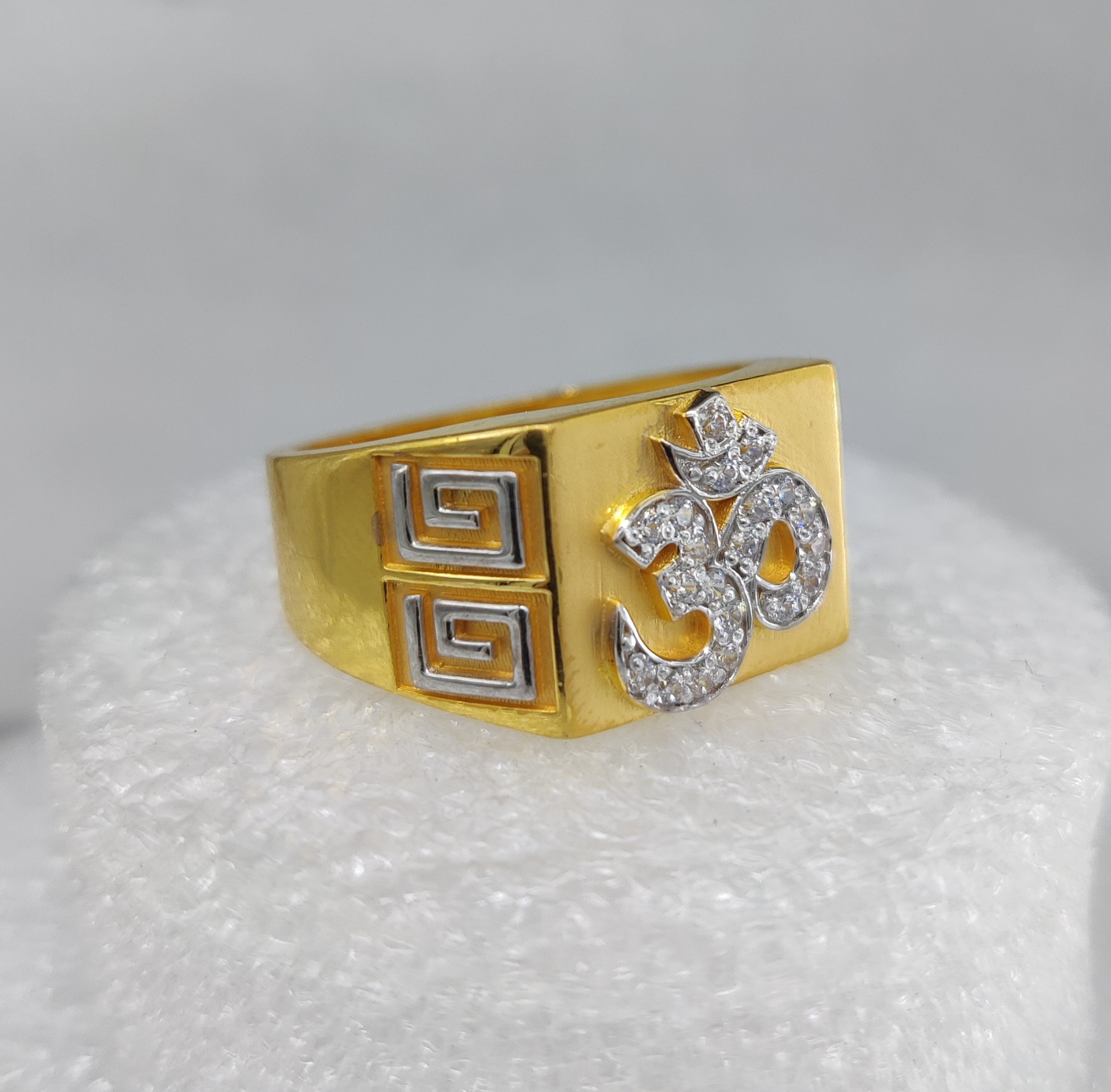 916 Gold Fancy Om Ring