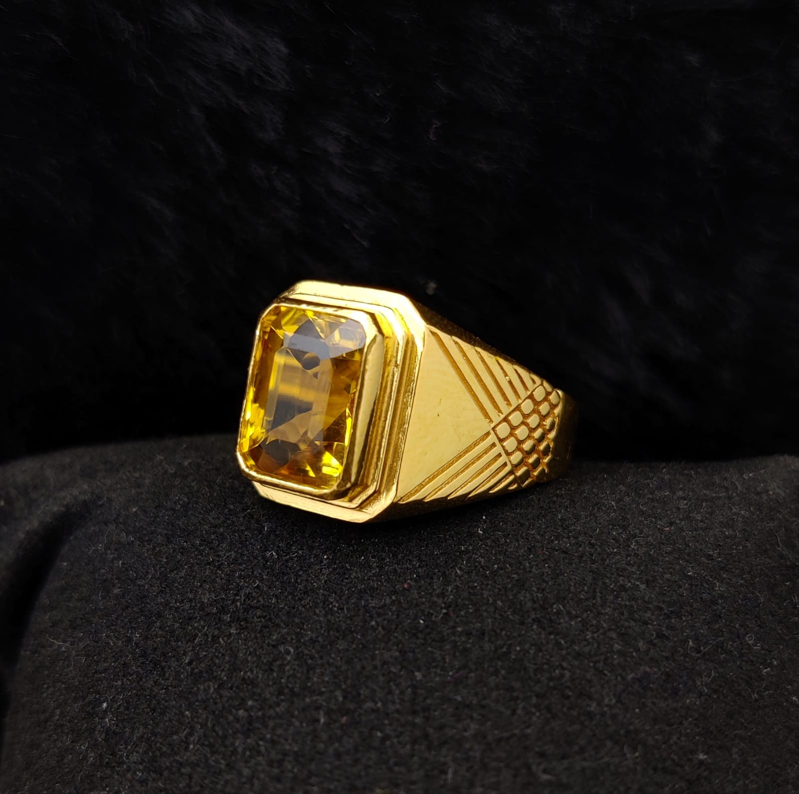 916 Gold Gent's Stone Ring
