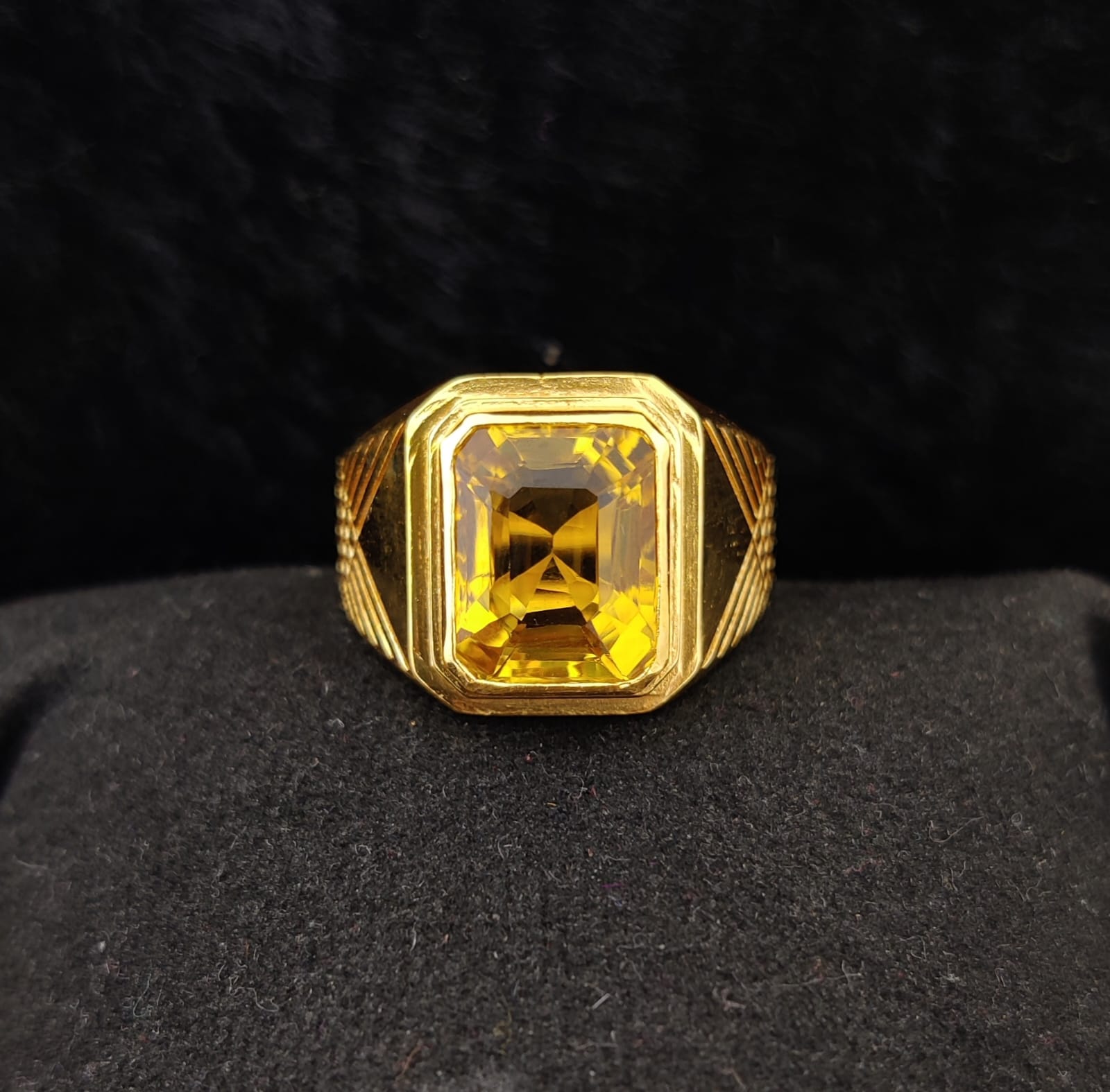916 Gold Gent's Stone Ring